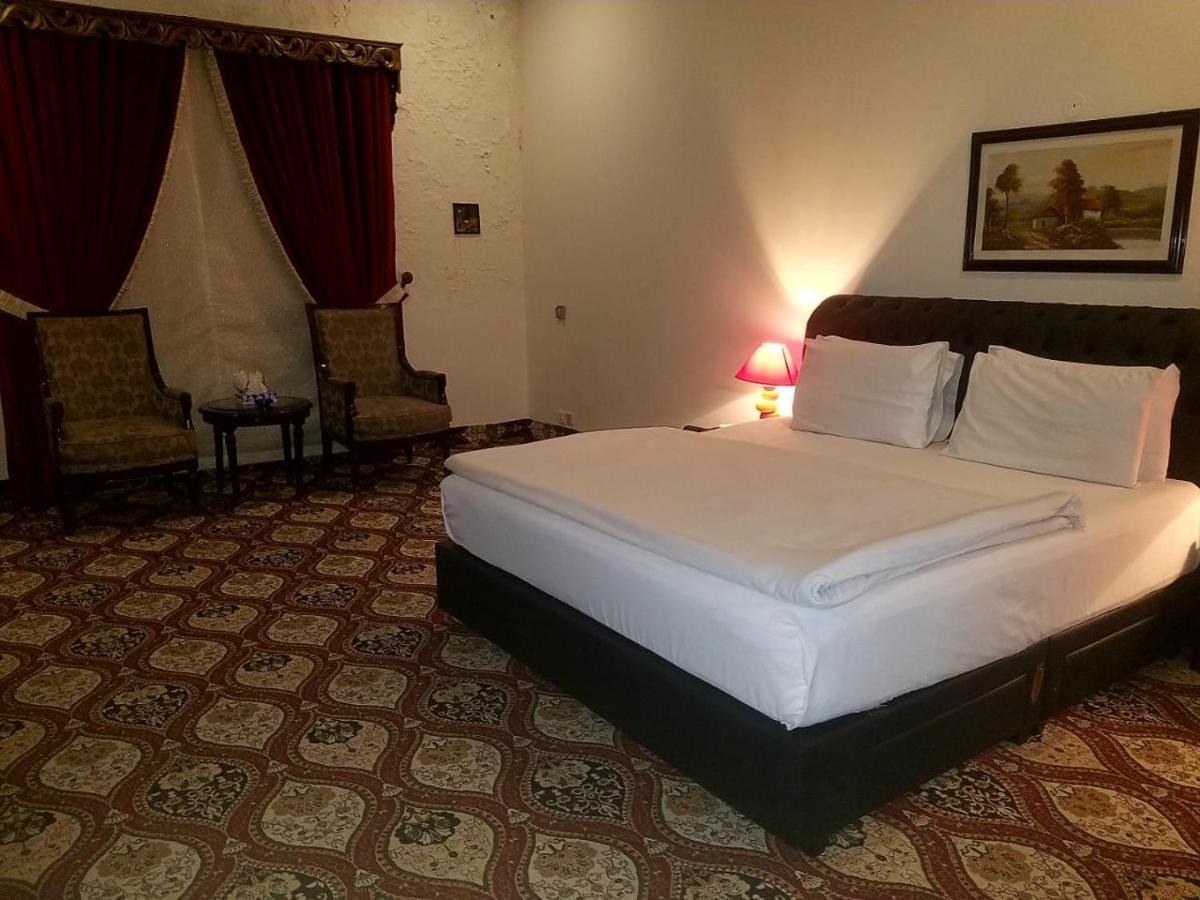 Hotel The One Faisalabad Luaran gambar